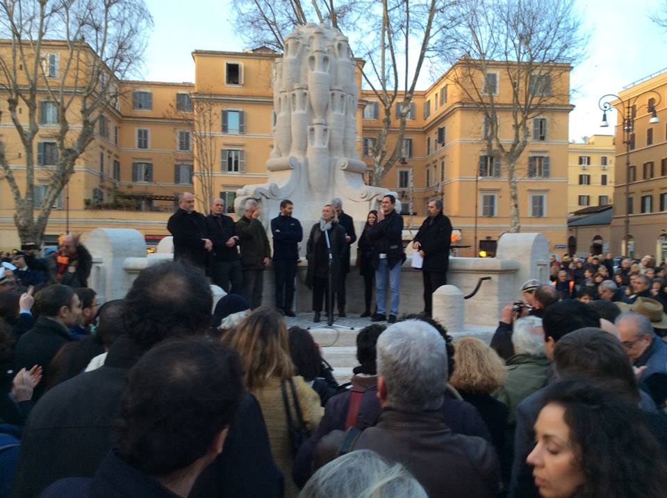 INAUGURATA PIAZZA TESTACCIO. TORNA LA FONTANA DELLA ANFORE.