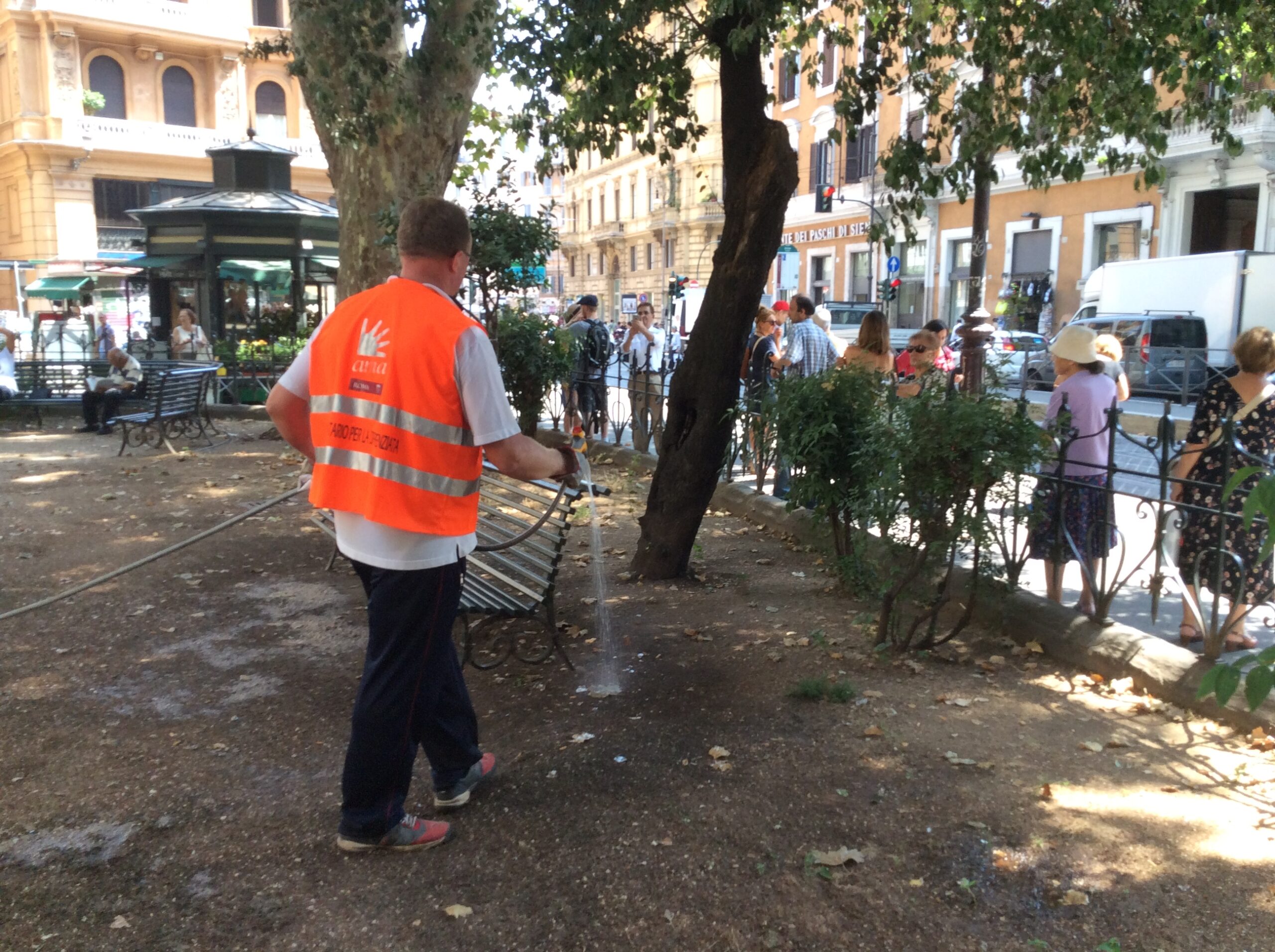 Decoro giardino di Piazza Cairoli