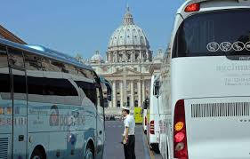 BUS TURISTICI: NO A PARCHEGGIO A CIPRO E IN CENTRO STORICO