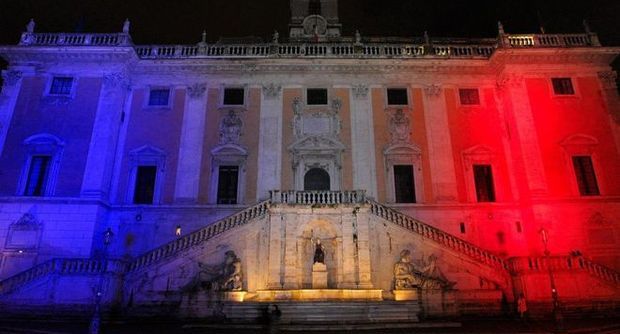 PARIGI, PRESIDENTI MUNICIPIO: “OGGI TUTTI A PIAZZA DEL POPOLO”