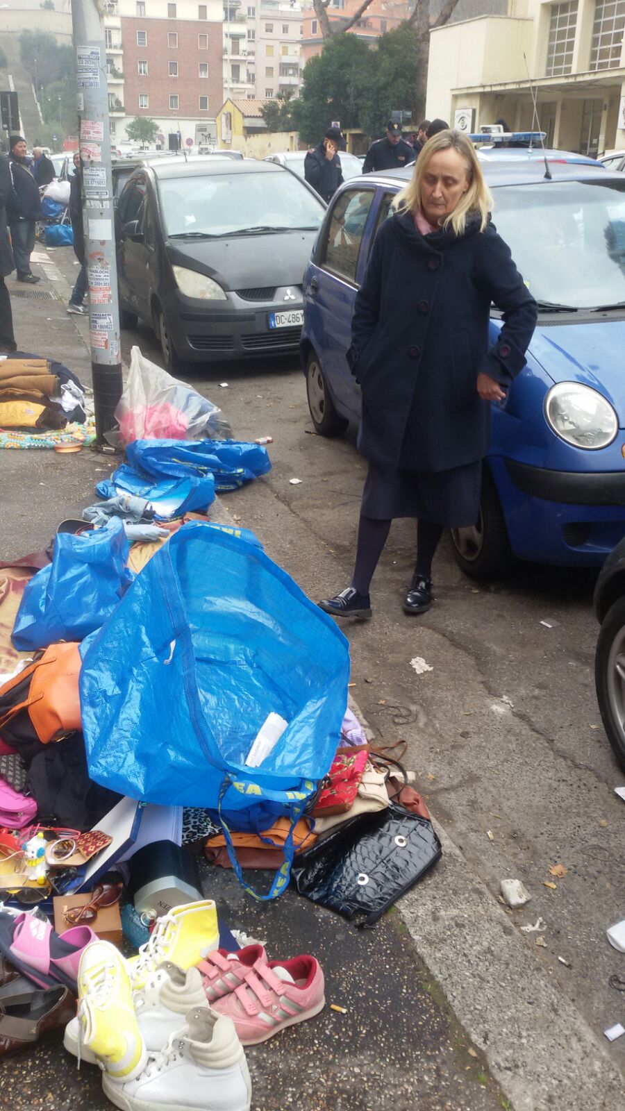 MERCATO ABUSIVO VIA ANDREA DORIA