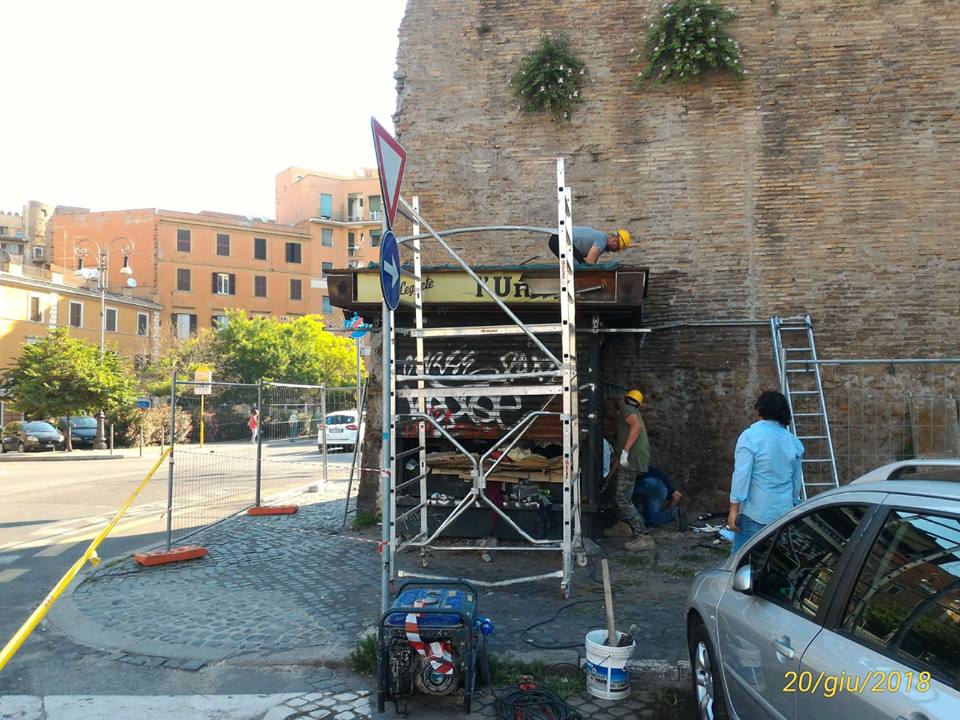 RIMOSSA L’EDICOLA DI PIAZZA SAN LORENZO