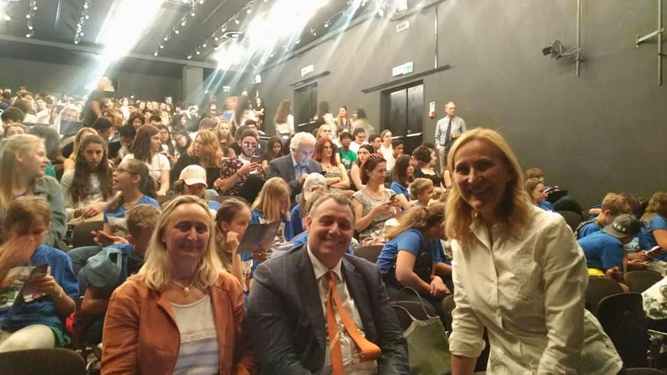 OLTRECONFINI, IL TEATRO INCONTRA LA SCUOLA