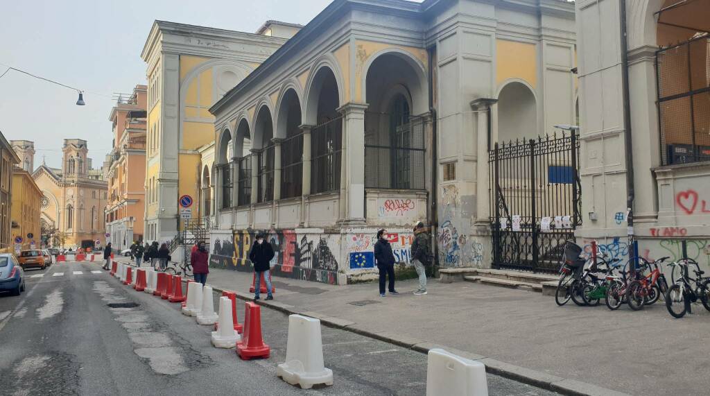 AL VIA LA PEDONALIZZAZIONE SPERIMENTALE DI VIA BIXIO