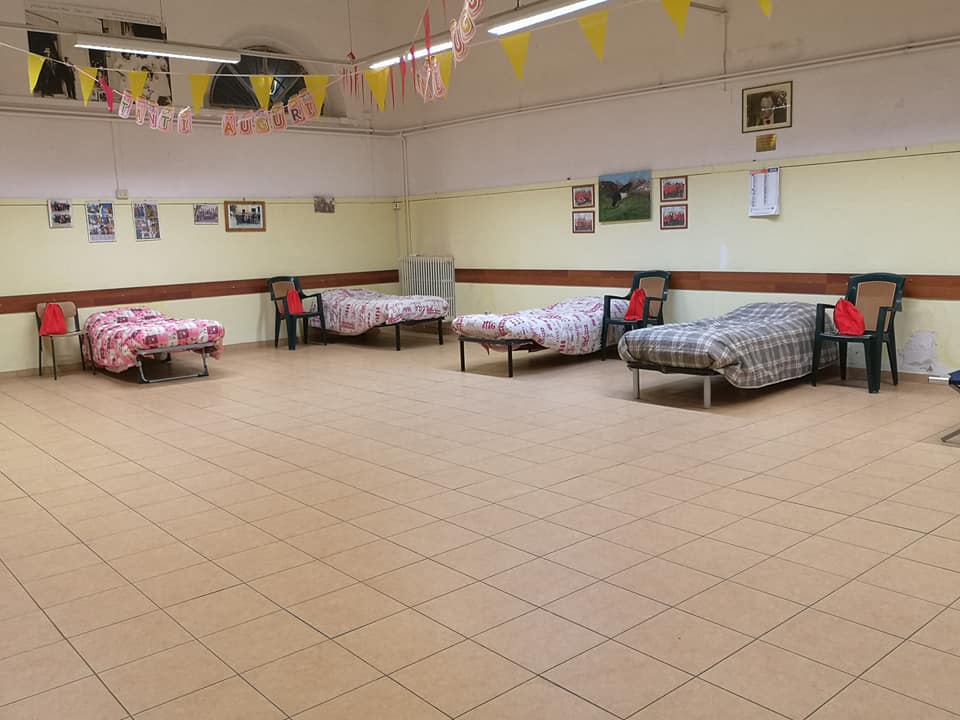 I CENTRI ANZIANI ACCOLGONO I SENZA DIMORA.
