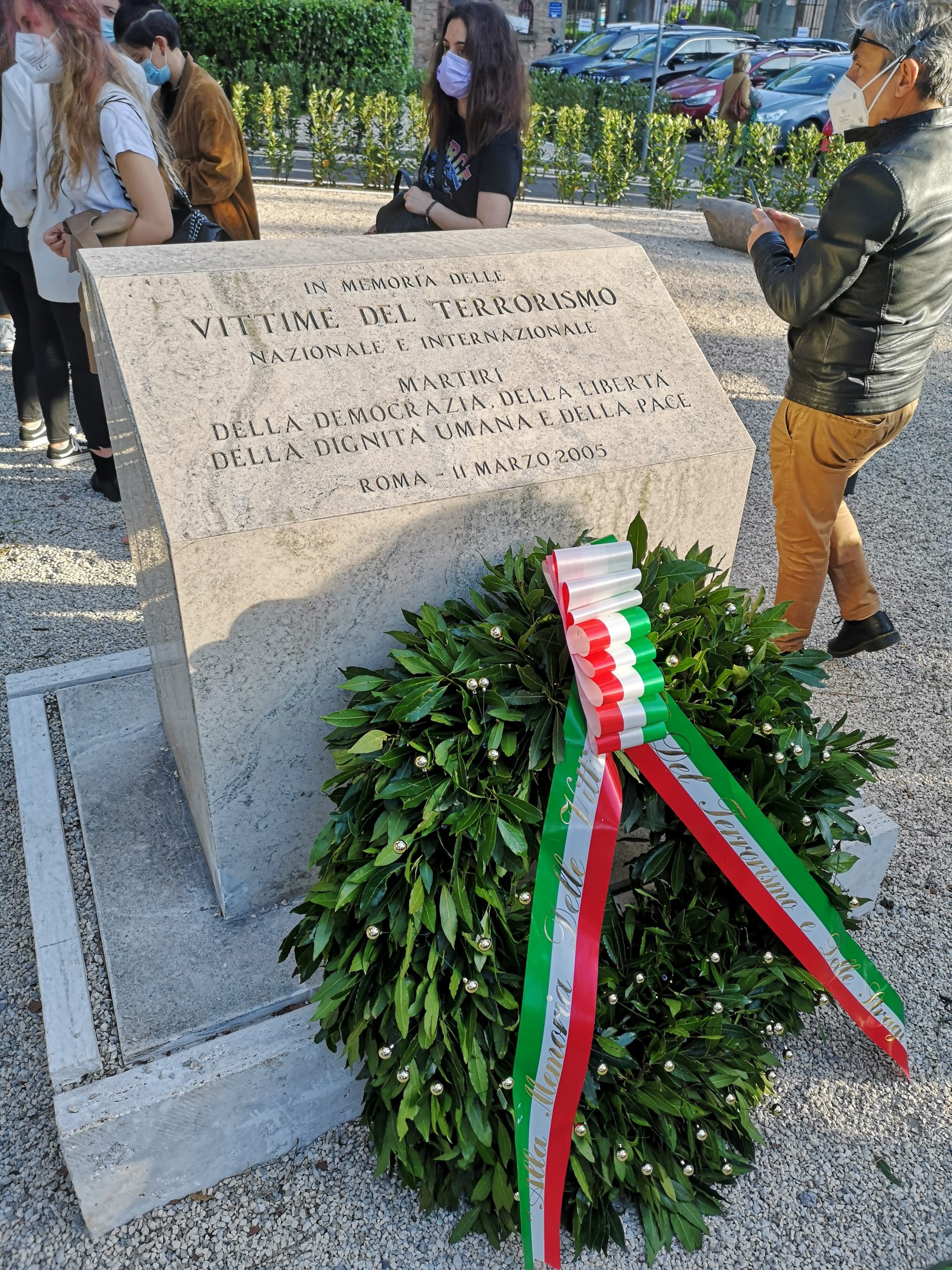 IN MEMORIA DELLE VITTIME DEL TERRORISMO