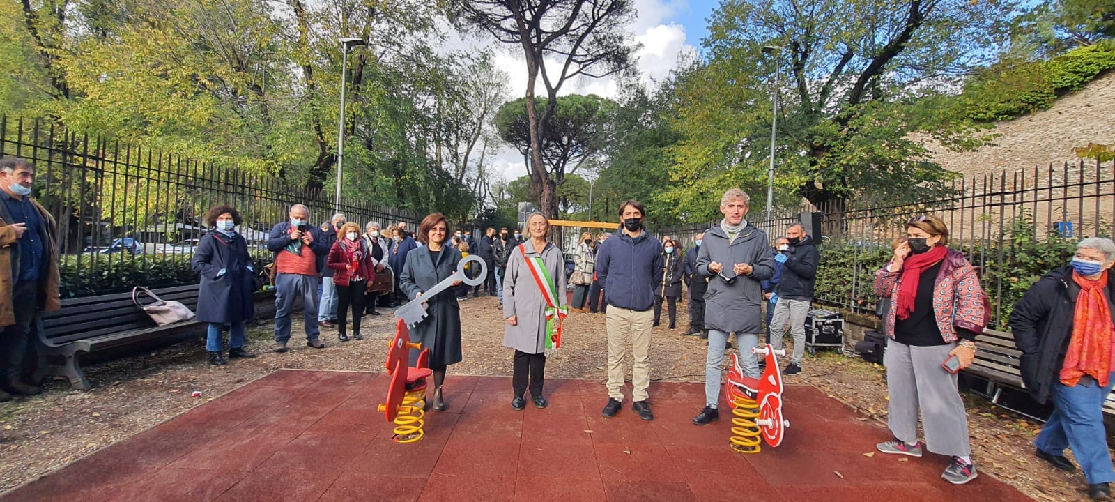 CONSEGNATA AL MUNICIPIO I L’AREA GIOCHI DI LARGO CHIARINI