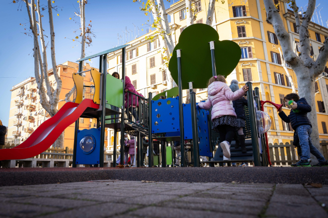 INAUGURATA LA CENTESIMA NUOVA AREA LUDICA DI ROMA A CASAL BERTONE IN PIAZZA SANTA MARIA CONSOLATRICE