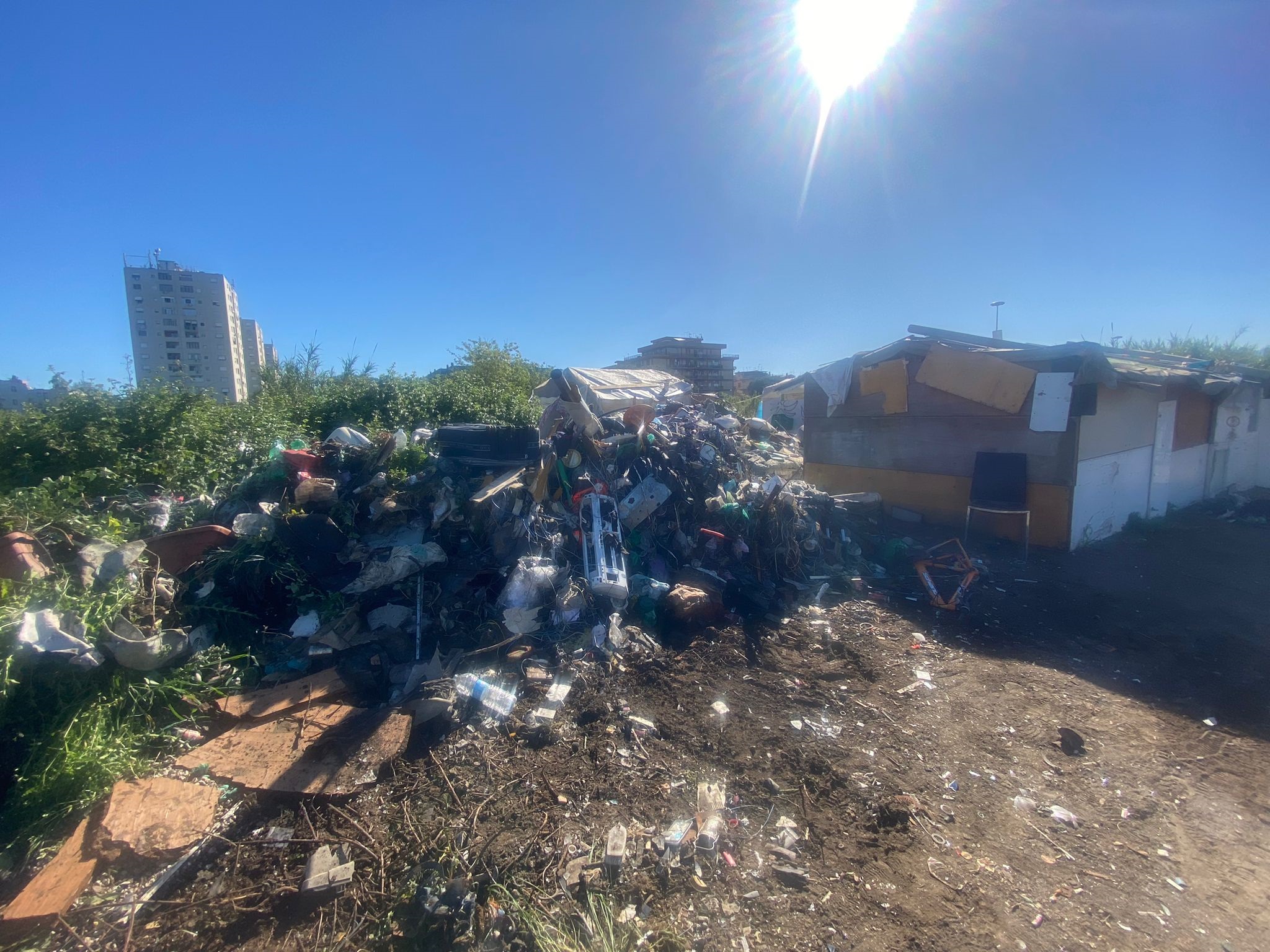 RIMOZIONE DI UNA MAXI DISCARICA ABUSIVA A TOR BELLA MONACA