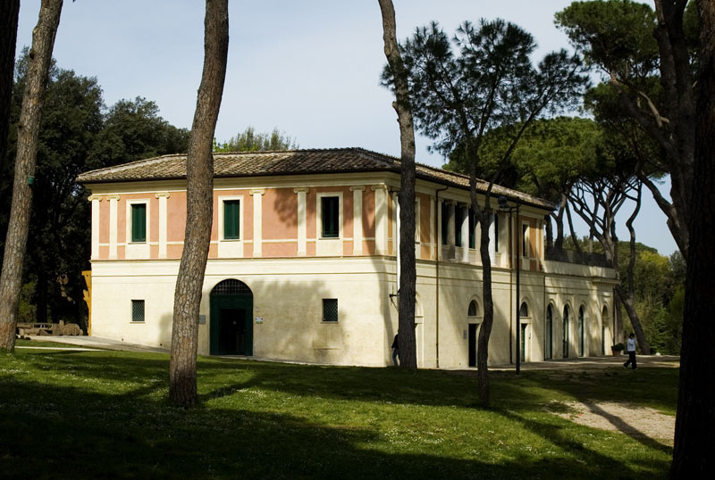 NUOVI GIOCHI DAVANTI ALLA LUDOTECA DELLA CASINA DI RAFFAELLO A VILLA BORGHESE