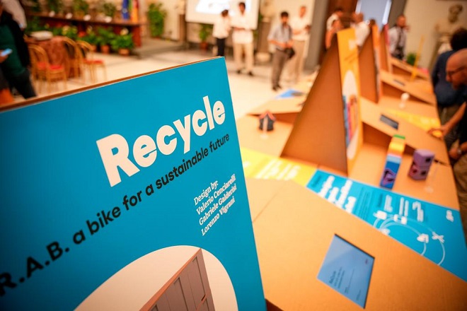 IL SINDACO GUALTIERI PREMIA IL VINCITORE DEL PROGETTO IED “UPCYCLING! RECYCLING” PER IL RECUPERO, RIUSO E RICICLO DI MATERIALI